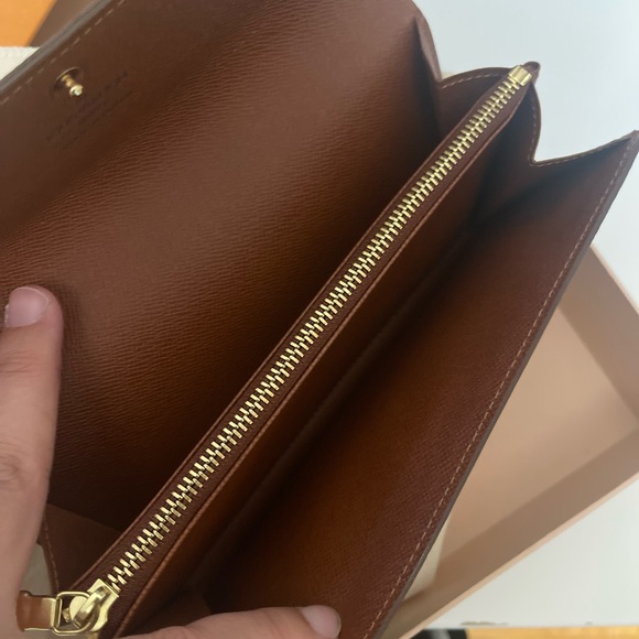 Louis Vuitton Sarah Wallet - Picture 5 of 7